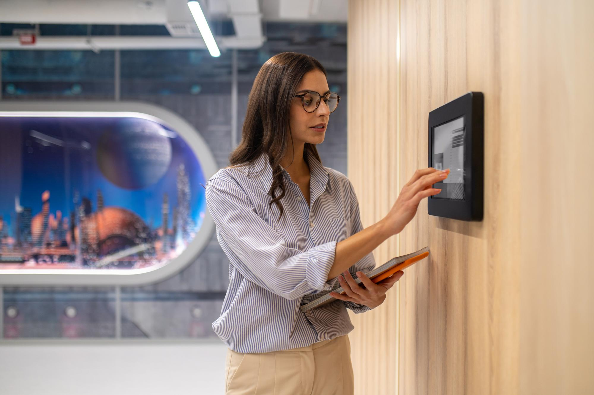 DIGITAL SIGNAGE